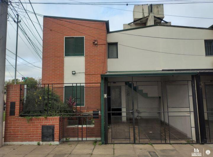 Casa · 64m² · 2 Dormitorios · 1 Cochera
