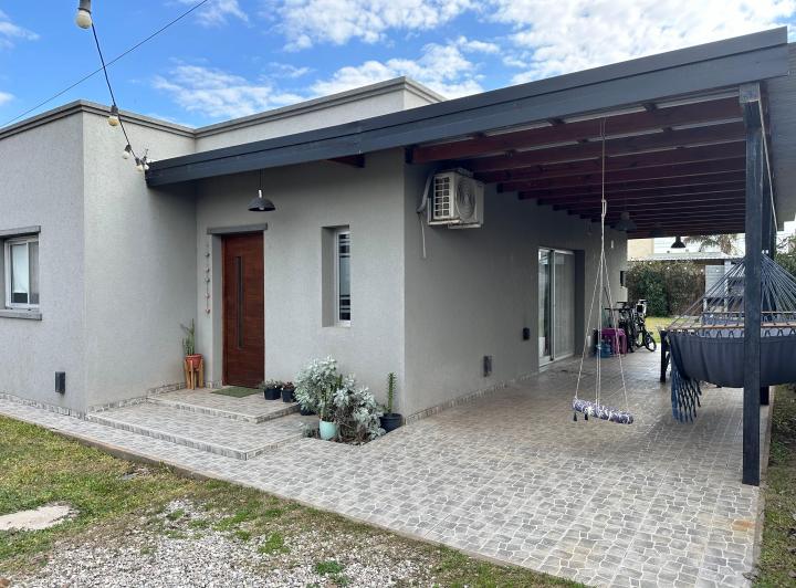 Casa · 80m² · 3 Ambientes · 2 Cocheras