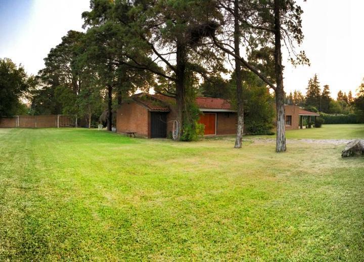 Casa · 400m² · 3 Dormitorios · 2 Cocheras