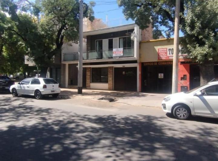 Casa · 250m² · 9 Ambientes · 1 Cochera
