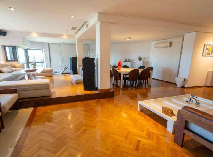 Departamento · 246m² · 6 Ambientes · 1 Cochera