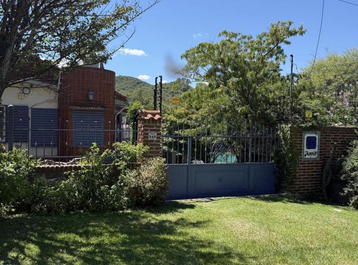 Casa · 321m² · 8 Ambientes · 2 Cocheras