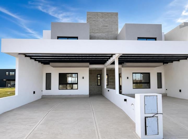 Casa · 180m² · 3 Dormitorios · 2 Cocheras