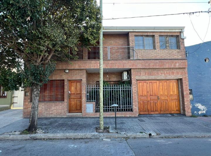 Casa · 167m² · 10 Ambientes · 3 Cocheras