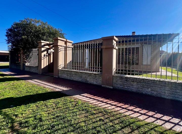Casa · 256m² · 7 Ambientes · 2 Cocheras