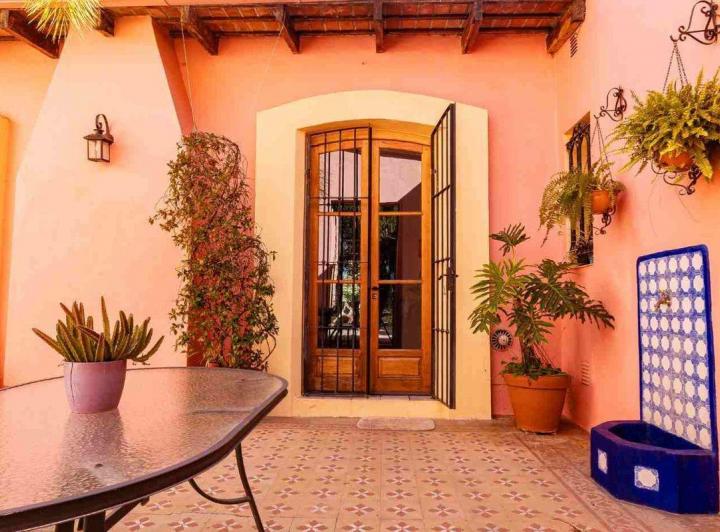 Casa · 430m² · 8 Ambientes · 2 Cocheras