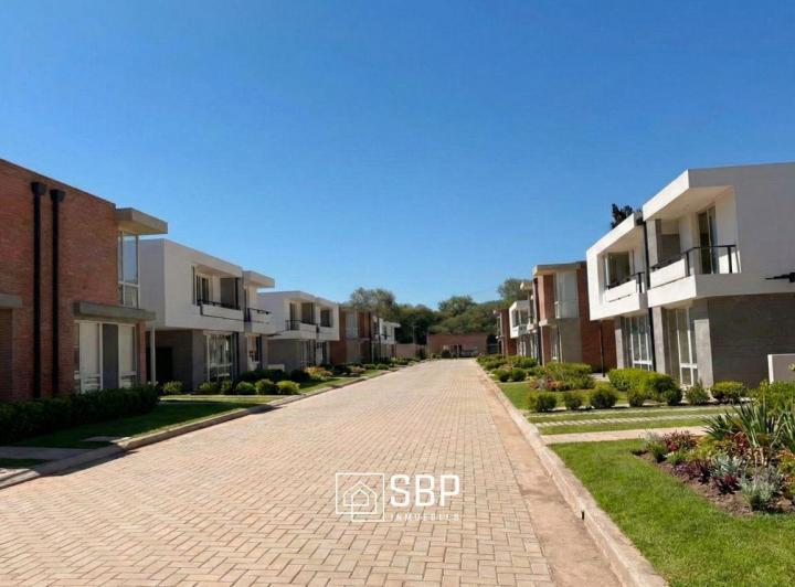 Casa · 139m² · 4 Ambientes · 2 Cocheras