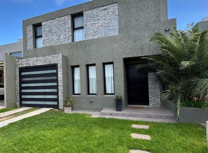 Casa · 150m² · 3 Ambientes · 1 Cochera