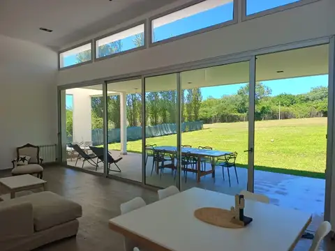 Casa en Alquiler en Praderas De San Lorenzo, Countries y Barrios Cerrados en San Lorenzo