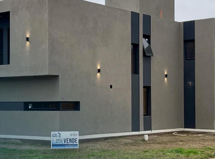Casa · 120m² · 4 Ambientes · 2 Cocheras