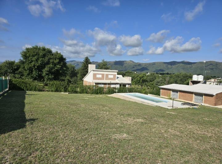 Casa · 294m² · 8 Ambientes · 2 Cocheras