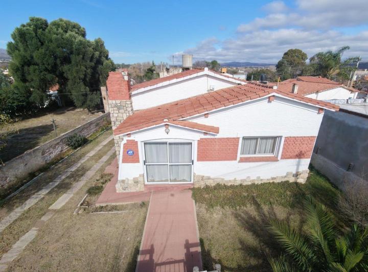 Casa · 181m² · 5 Ambientes · 2 Cocheras