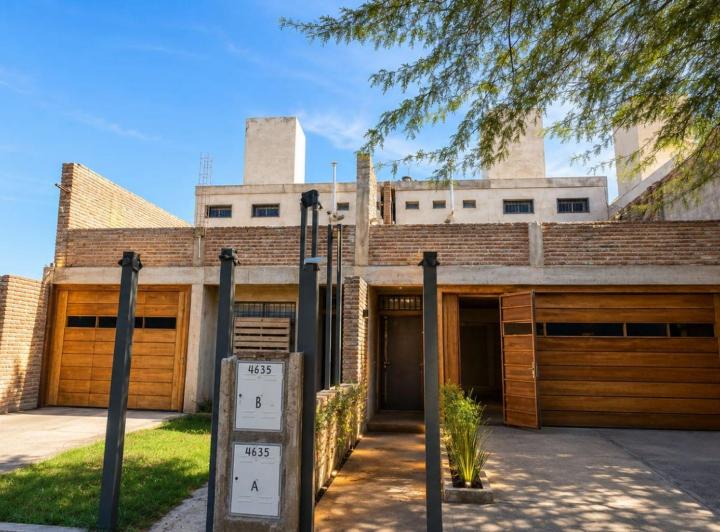 Casa · 318m² · 4 Ambientes · 2 Cocheras