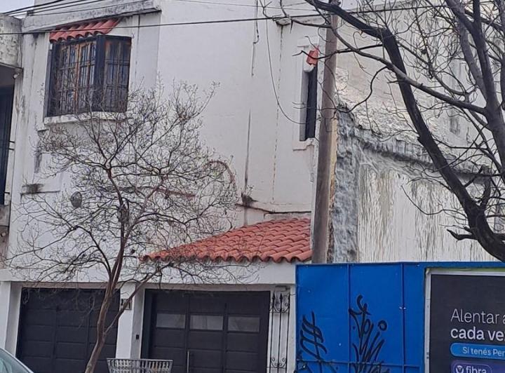 Casa · 200m² · 5 Ambientes · 2 Cocheras