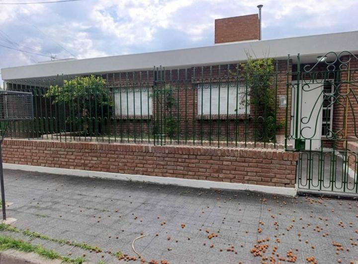Casa · 199m² · 6 Ambientes · 2 Cocheras