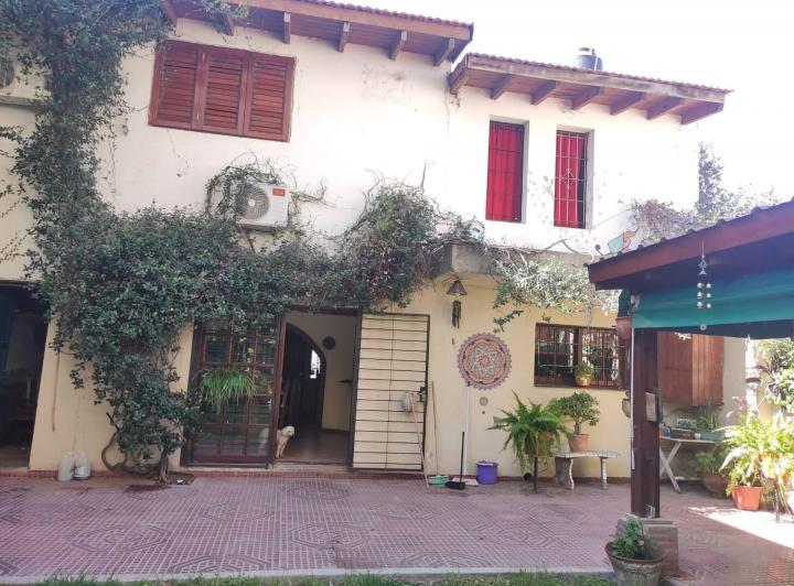 Casa · 194m² · 10 Ambientes · 2 Cocheras