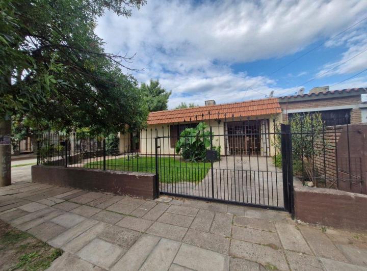Casa · 144m² · 5 Ambientes · 1 Cochera