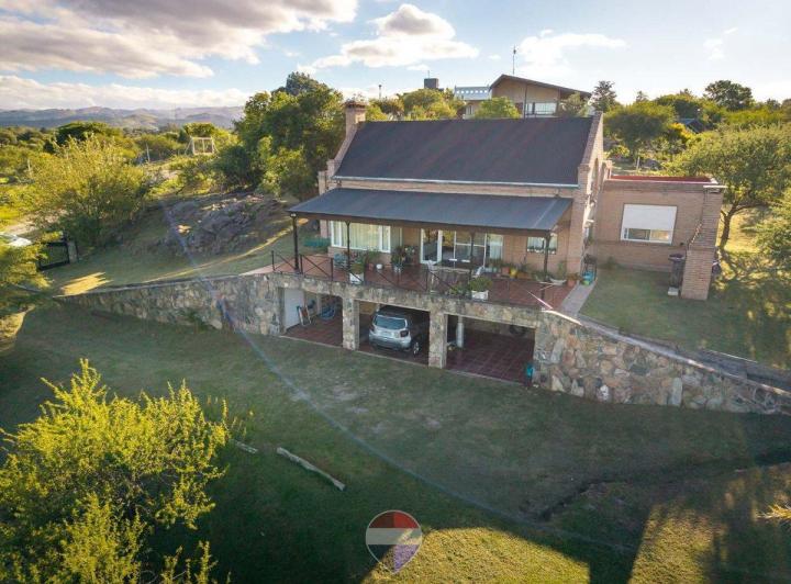 Casa · 362m² · 6 Ambientes · 2 Cocheras