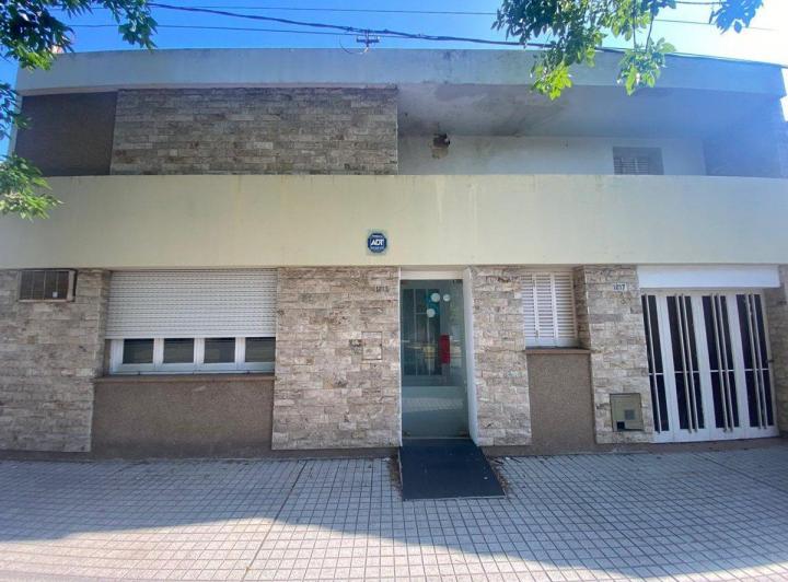 Casa · 200m² · 8 Ambientes · 1 Cochera