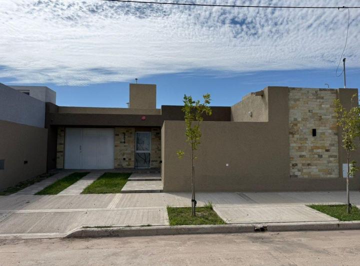 Casa · 106m² · 4 Ambientes · 1 Cochera