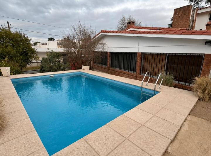 Casa · 167m² · 6 Ambientes · 1 Cochera