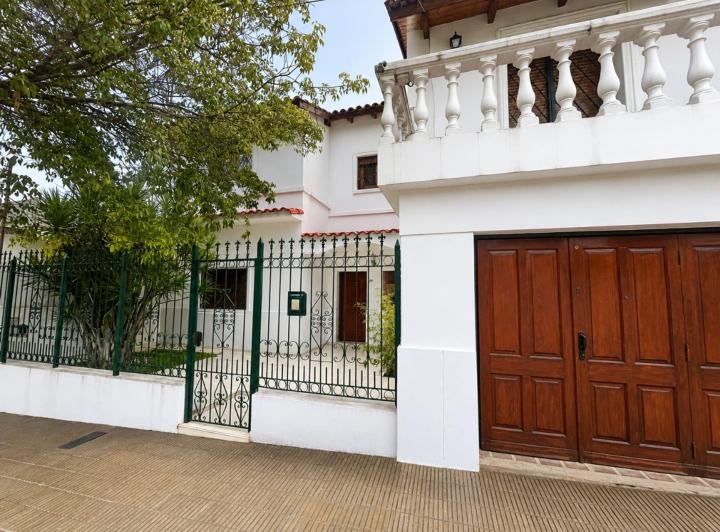 Casa · 307m² · 7 Ambientes · 1 Cochera