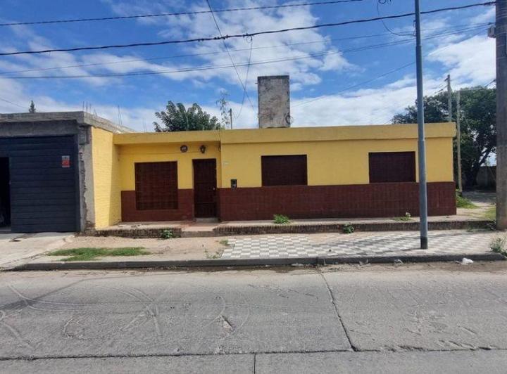 Casa · 225m² · 7 Ambientes · 2 Cocheras
