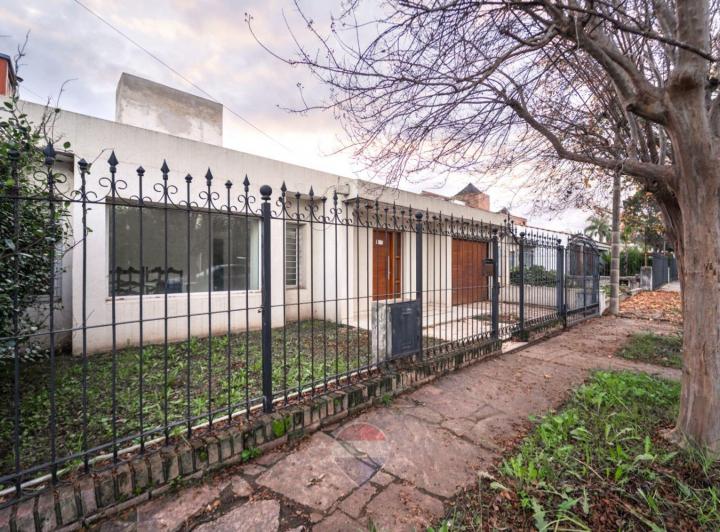 Casa · 180m² · 5 Ambientes · 1 Cochera