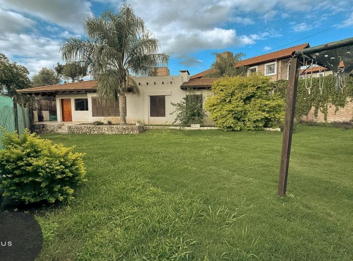 Casa · 270m² · 6 Ambientes · 2 Cocheras