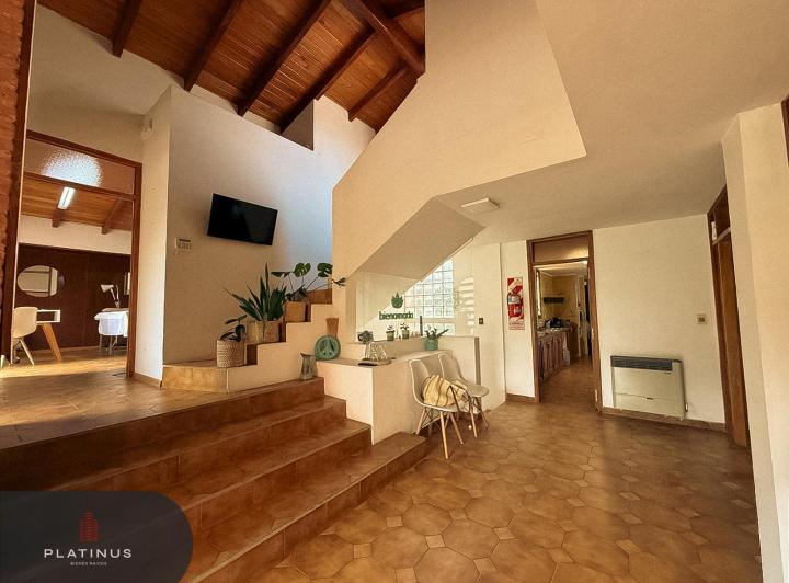 Casa · 303m² · 7 Ambientes · 4 Cocheras