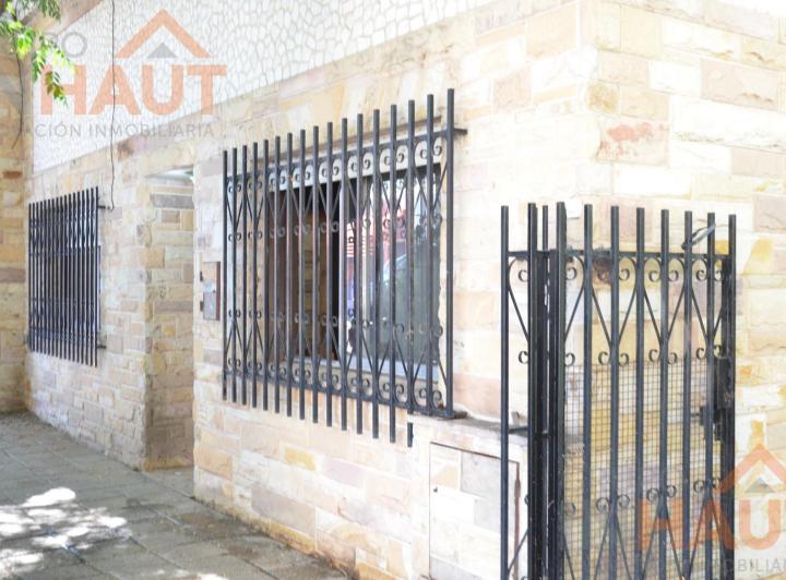 Casa · 213m² · 9 Ambientes · 1 Cochera