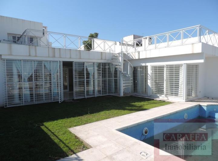 Casa · 277m² · 5 Ambientes · 2 Cocheras