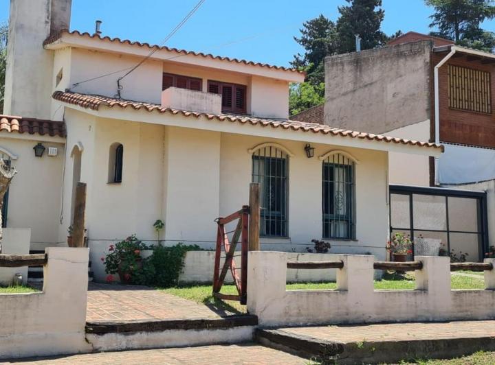 Casa · 178m² · 4 Ambientes · 4 Cocheras