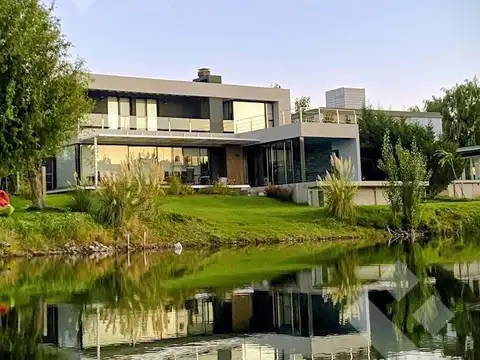 Casa en Alquiler en Neuquén, Confluencia