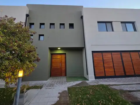 Casa en Venta en Neuquen, Confluencia
