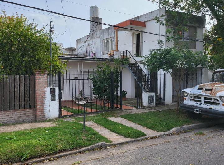 Casa · 300m² · 12 Ambientes · 2 Cocheras