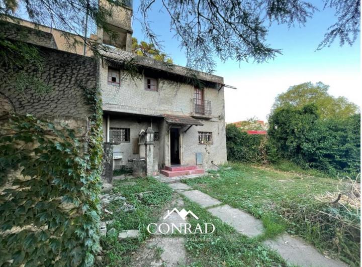 Casa · 330m² · 9 Ambientes