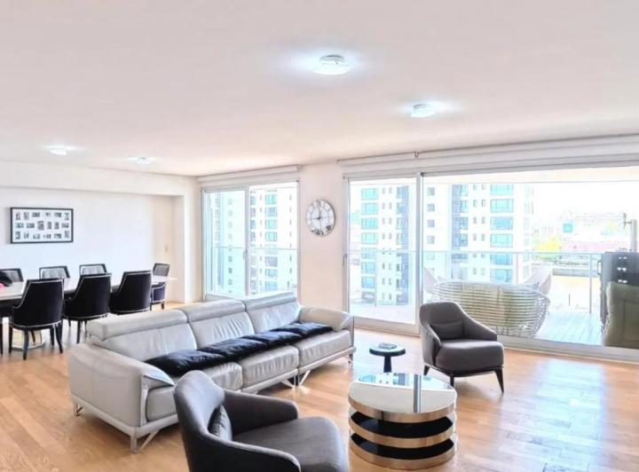 Departamento · 217m² · 4 Ambientes · 2 Cocheras