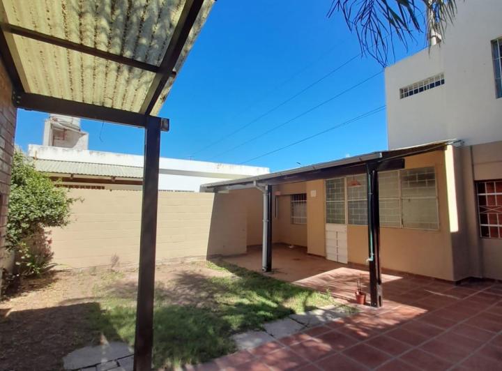 Casa · 140m² · 5 Dormitorios · 1 Cochera