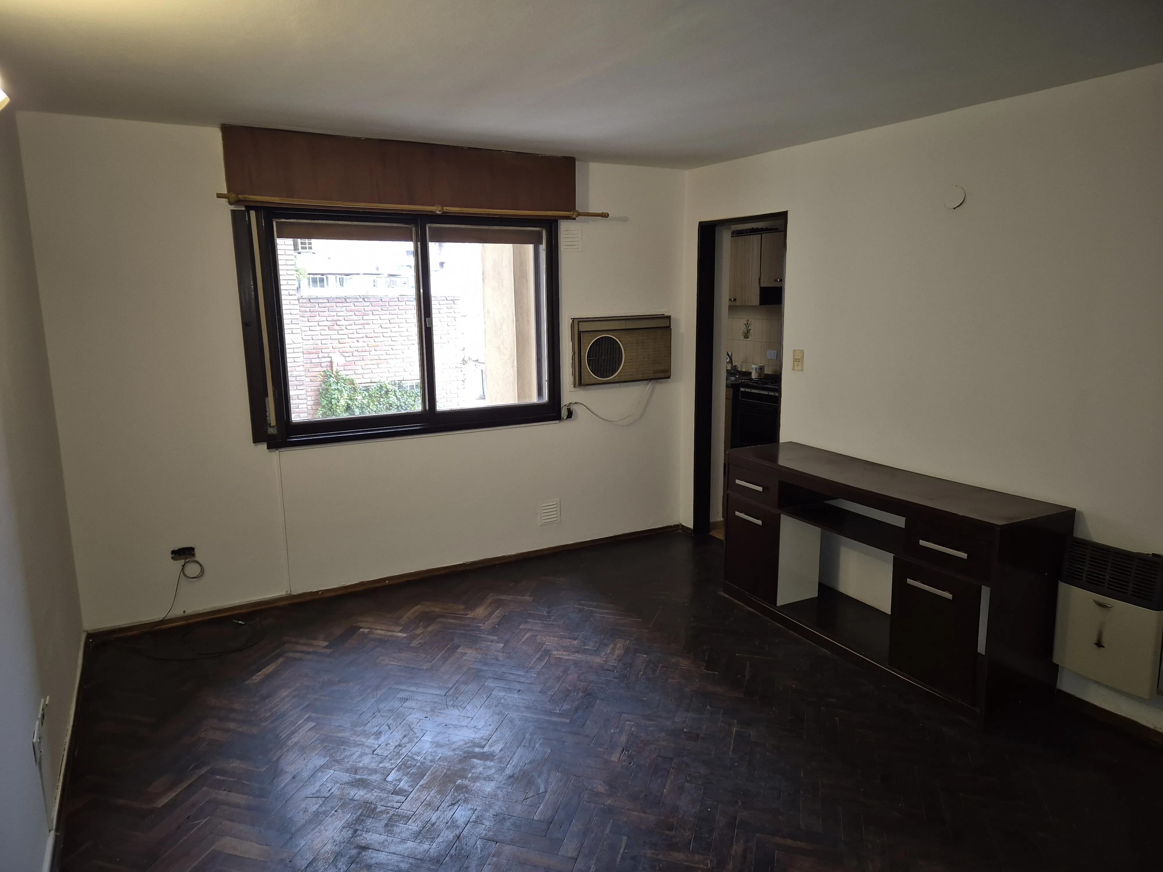 Zona Tribunales- Corro 324 -  Un Dormitorio- Living, Cocina separada, Baño