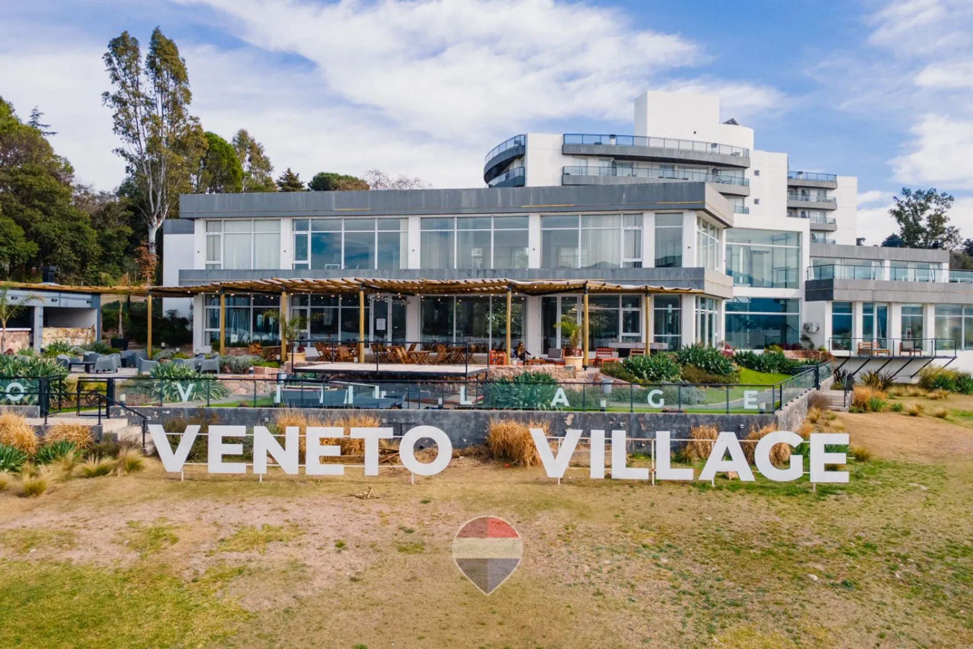 DEPARTAMENTO  V PARQUE SIQUIMAN CBA VENETTO VILLAGE 1 D BALCON AMENITIES SEGURIDAD COCHERA VENTA