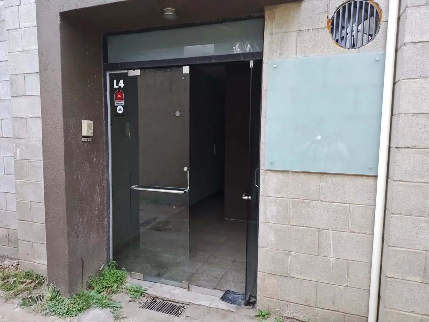 RECTA MARTINOLI 8532 OFICINAS EN ALQUILER