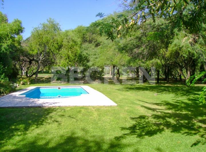 Casa · 280m² · 4 Ambientes · 2 Cocheras