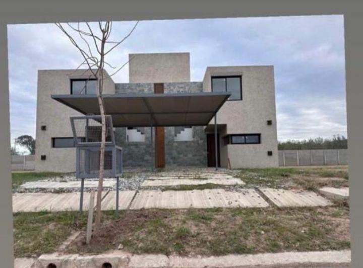 Casa · 125m² · 6 Ambientes · 1 Cochera