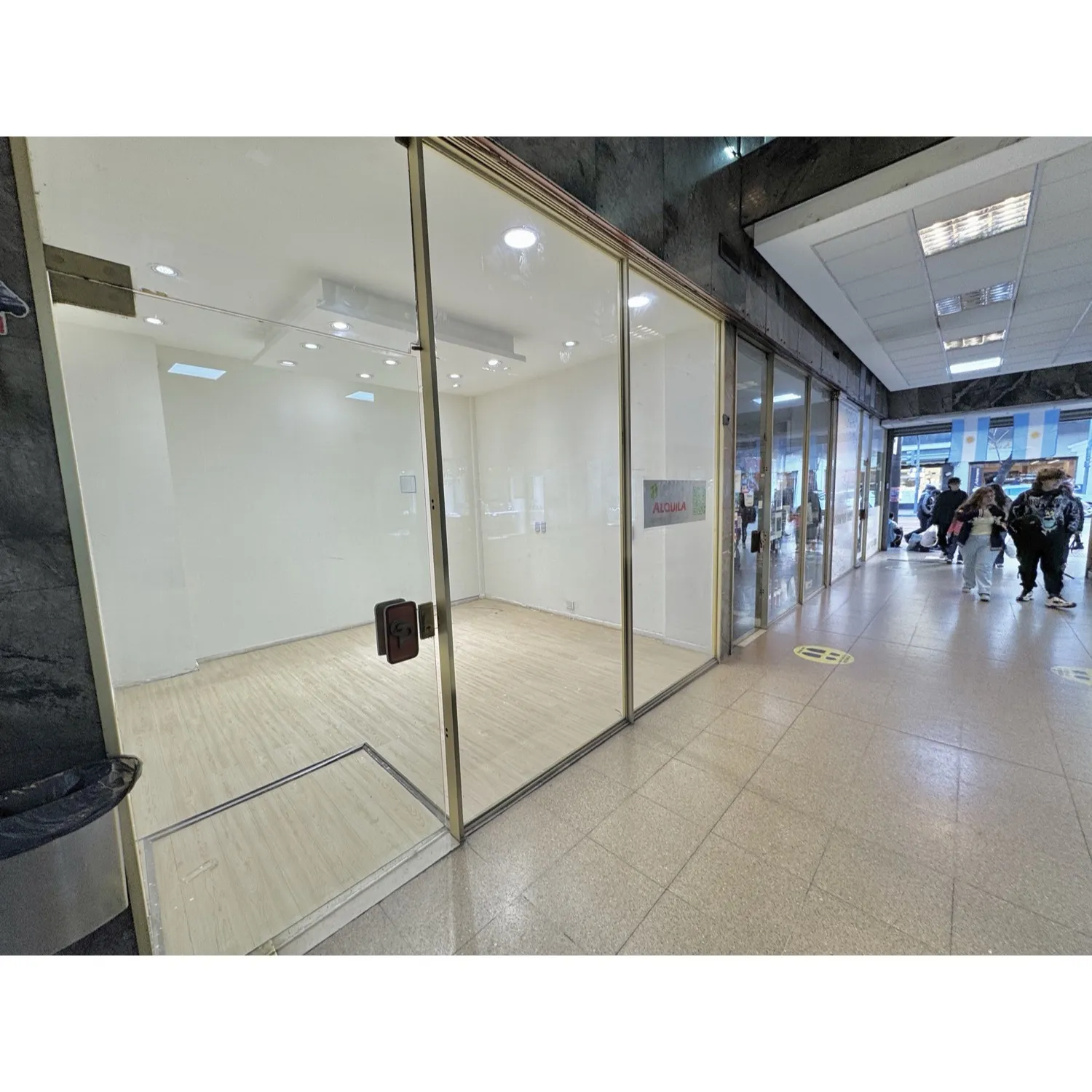 Local Comercial en Galeria Planeta!
