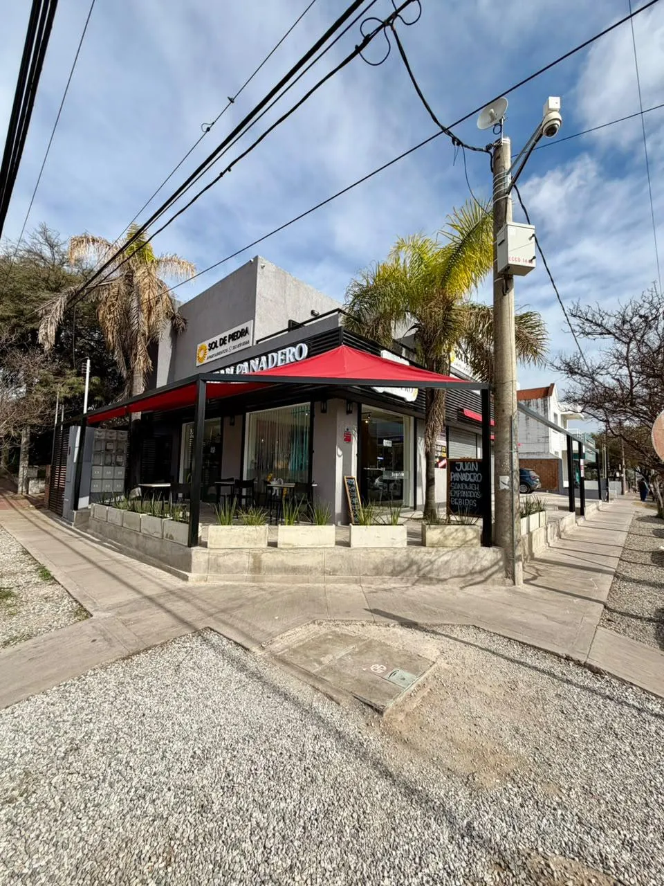 LOCALES COMERCIALES FRENTE A CLINICA VELEZ SARSFIELD EN ALQUILER A ESTRENAR B Pa...