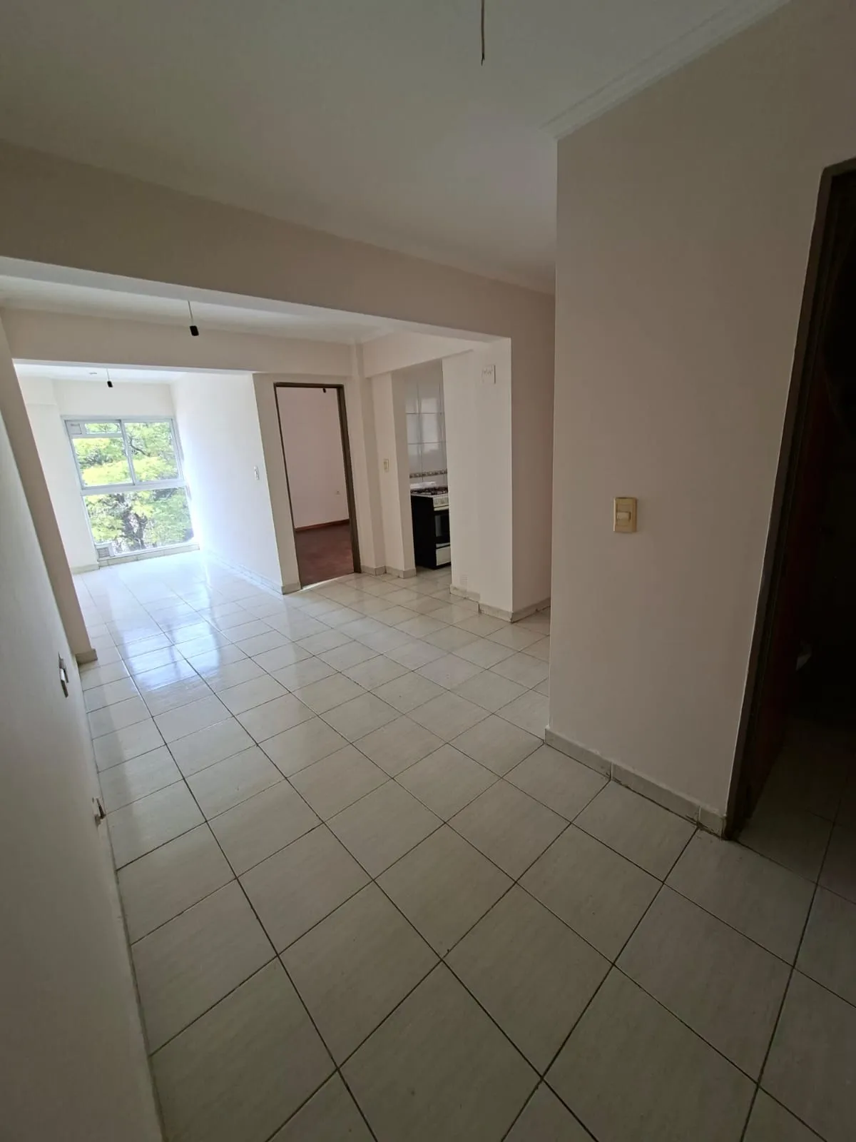 CASEROS 874 SE ALQUILA AMPLIO DPTO 1 DORM