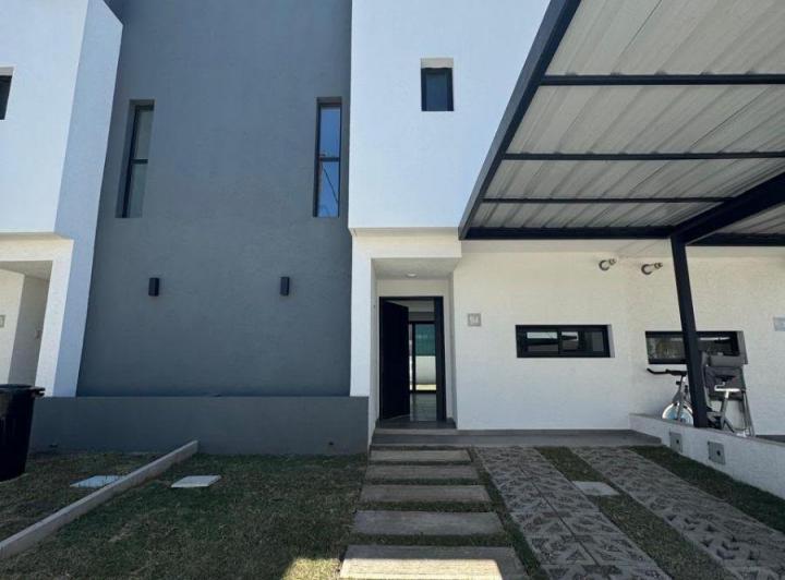 Casa · 123m² · 4 Ambientes · 1 Cochera