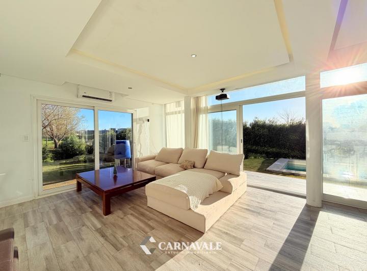 Casa · 220m² · 5 Ambientes