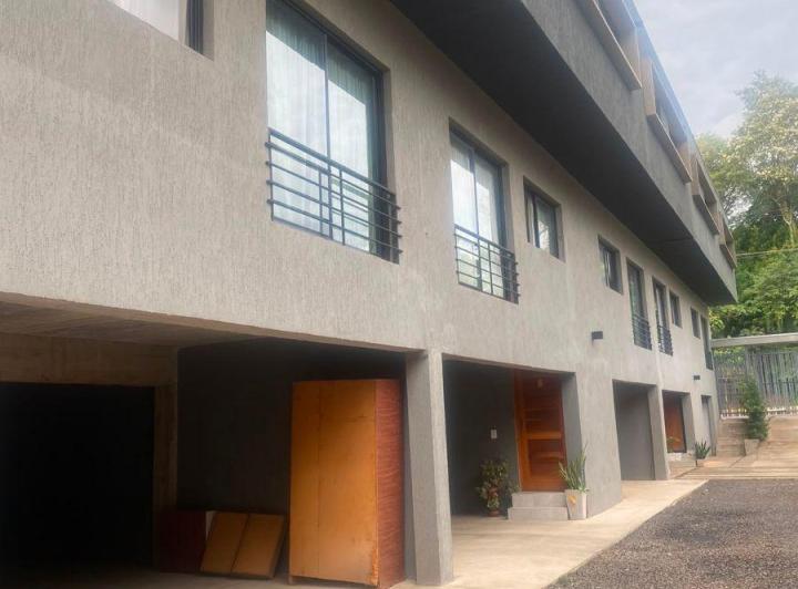 Casa · 90m² · 4 Ambientes · 2 Cocheras